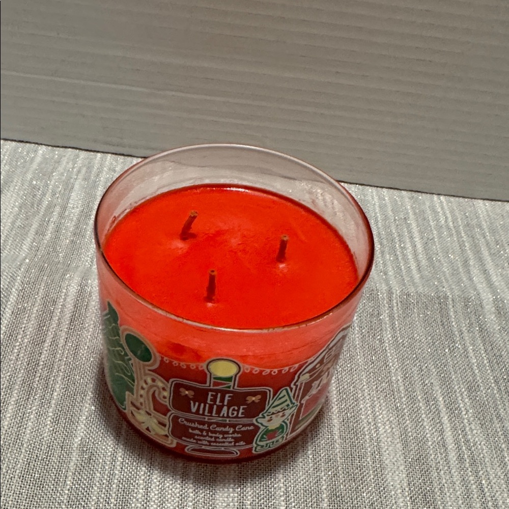 Bath & Body Works Elf Village Candle 3 wick crushed candy cane 14.5 ounce NEW - Picture 5 of 5